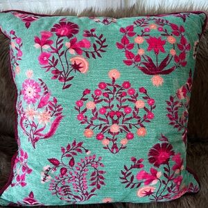 NWT Anthropologie Rayna Velvet Pillow, 22x22